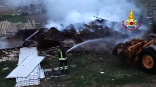 Rogo nelle campagne di Dolianova, distrutto un deposito di attrezzi agricoli