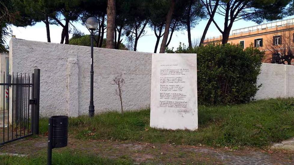 Imbrattata la stele di Bellugi, il Comune denunci 