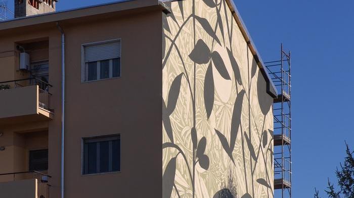 È pronto il murale di 160 mq dello street artist Tellas