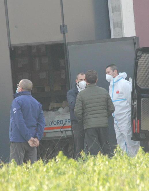 Caporeparto muore cadendo dal tetto Era salito per controllare la manutenzione 