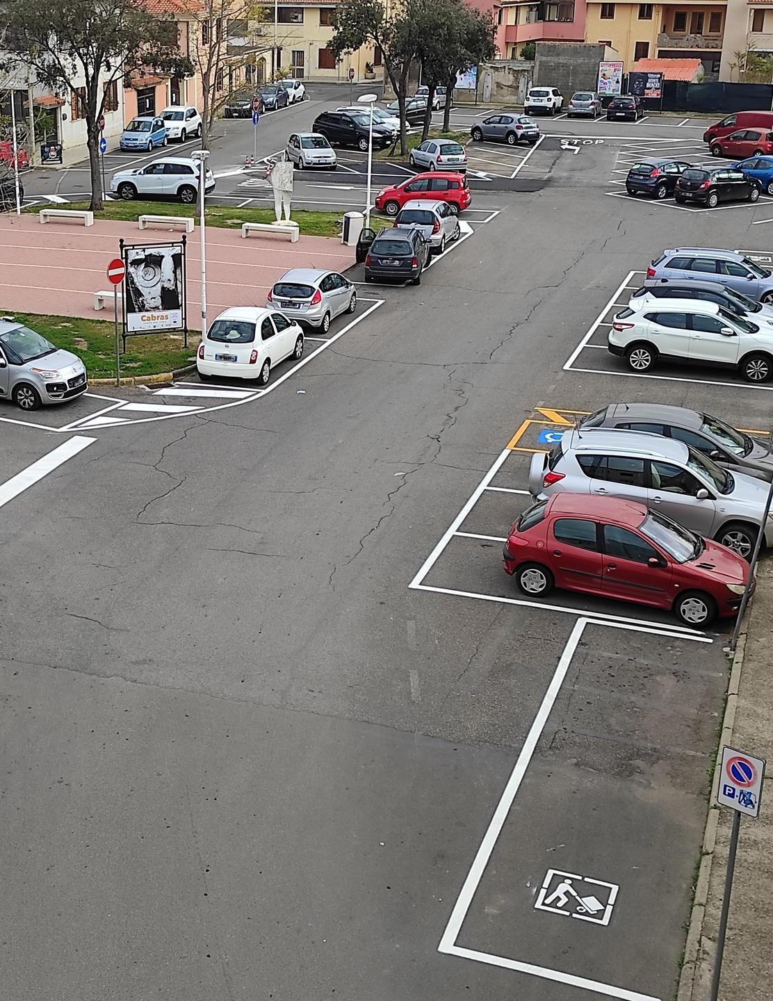 Dieci parcheggi in più in piazza Sturzo 