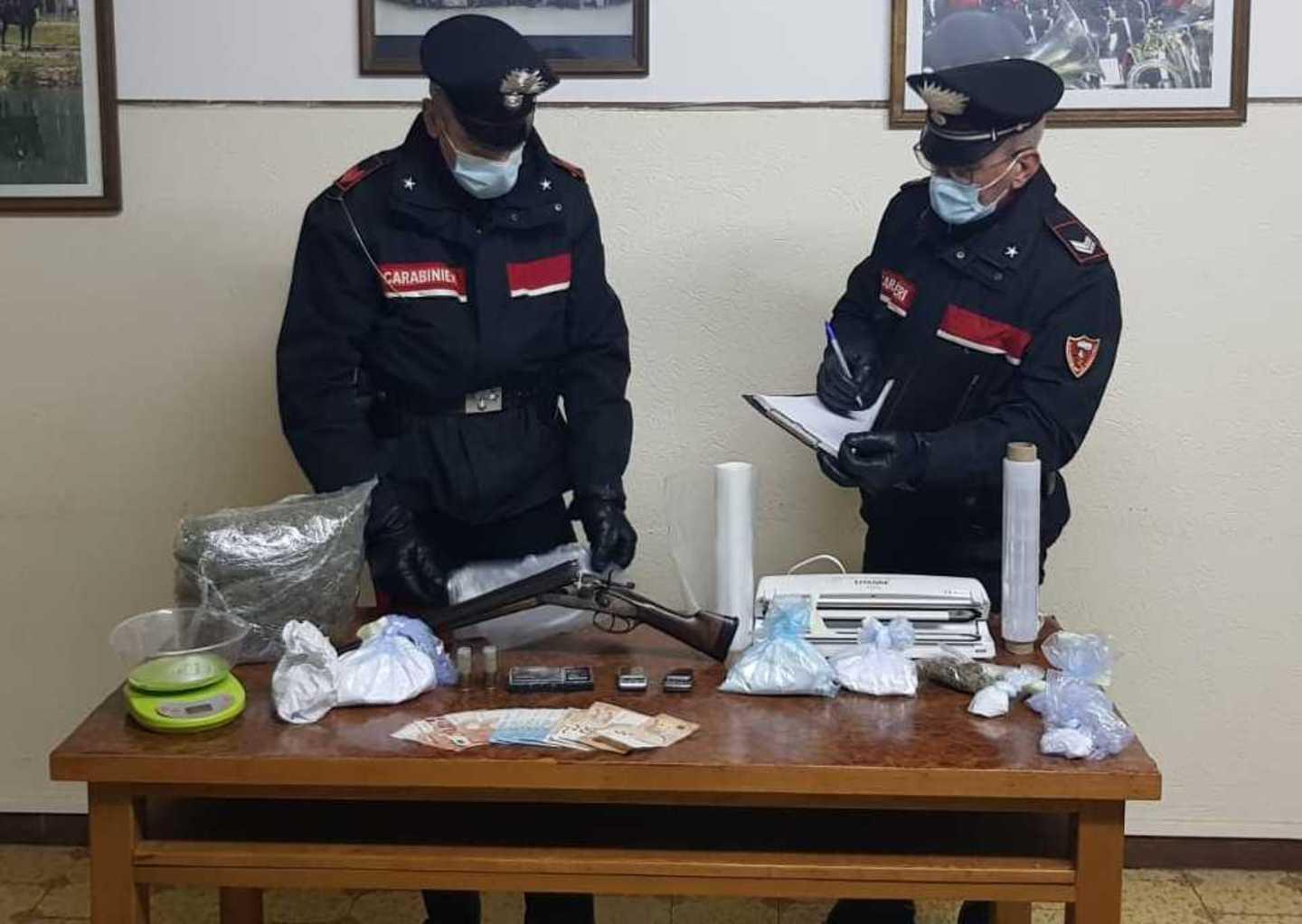 Droga e armi: in tre in manette 