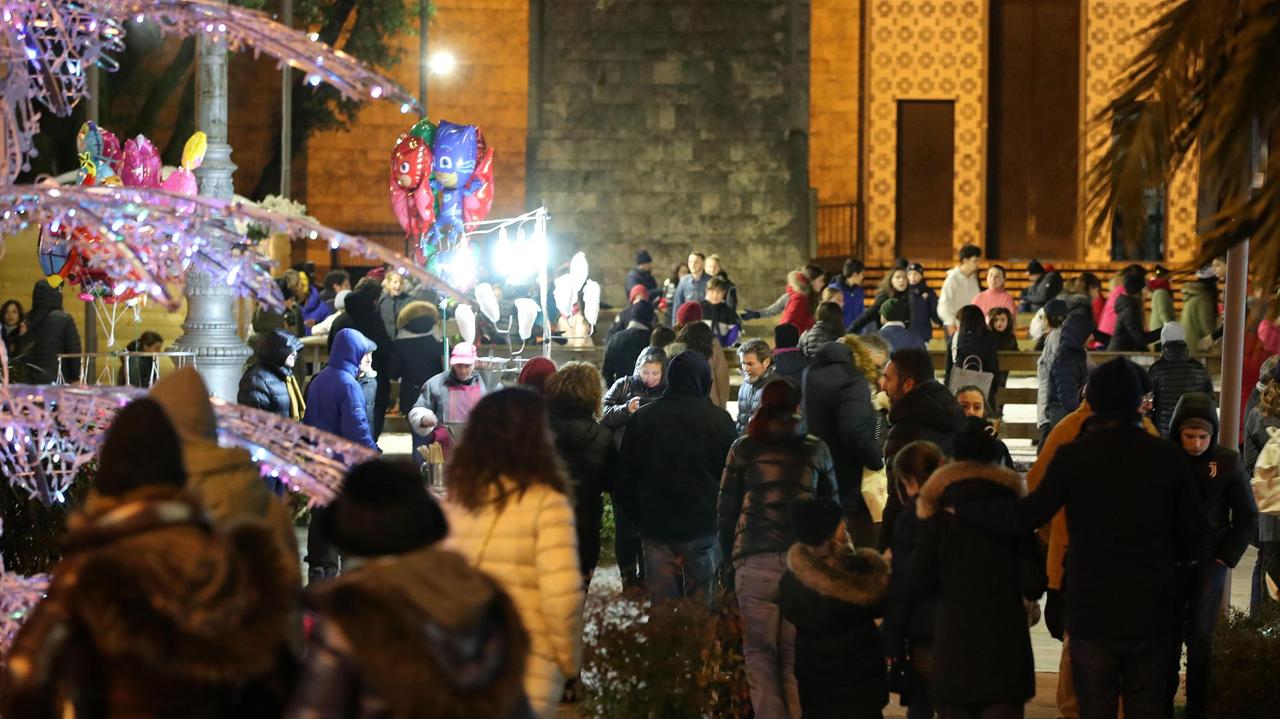 Shopping natalizio negli anni scorsi (foto Nucci)
