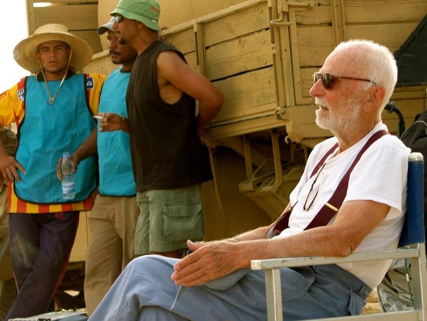 Mario Tobino sul set de «Le rose del deserto», ultimo suo film da regista