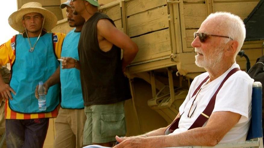 Mario Tobino sul set de «Le rose del deserto», ultimo suo film da regista