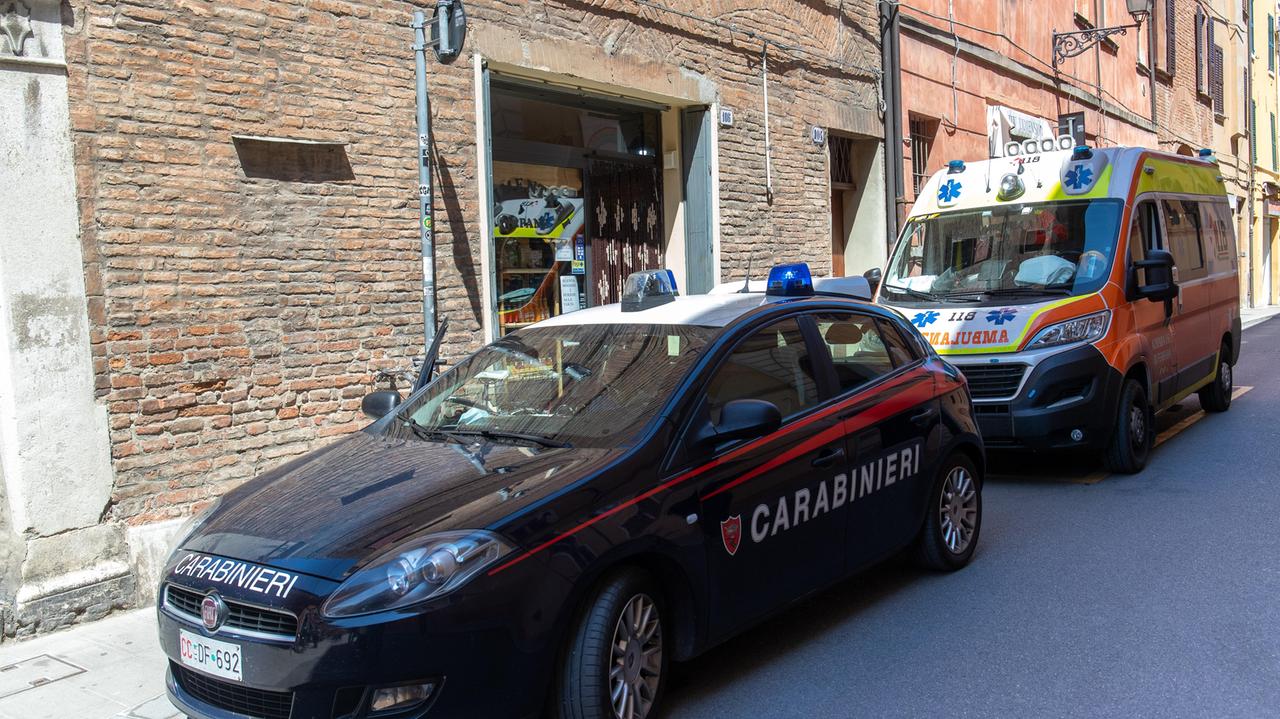 Scoperto con l'eroina viene colto da infarto, salvato dai carabinieri