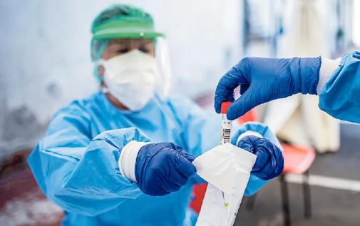 A quarantena finita lei lavora, lui non può: «Le regole cambiano secondo le ditte» 