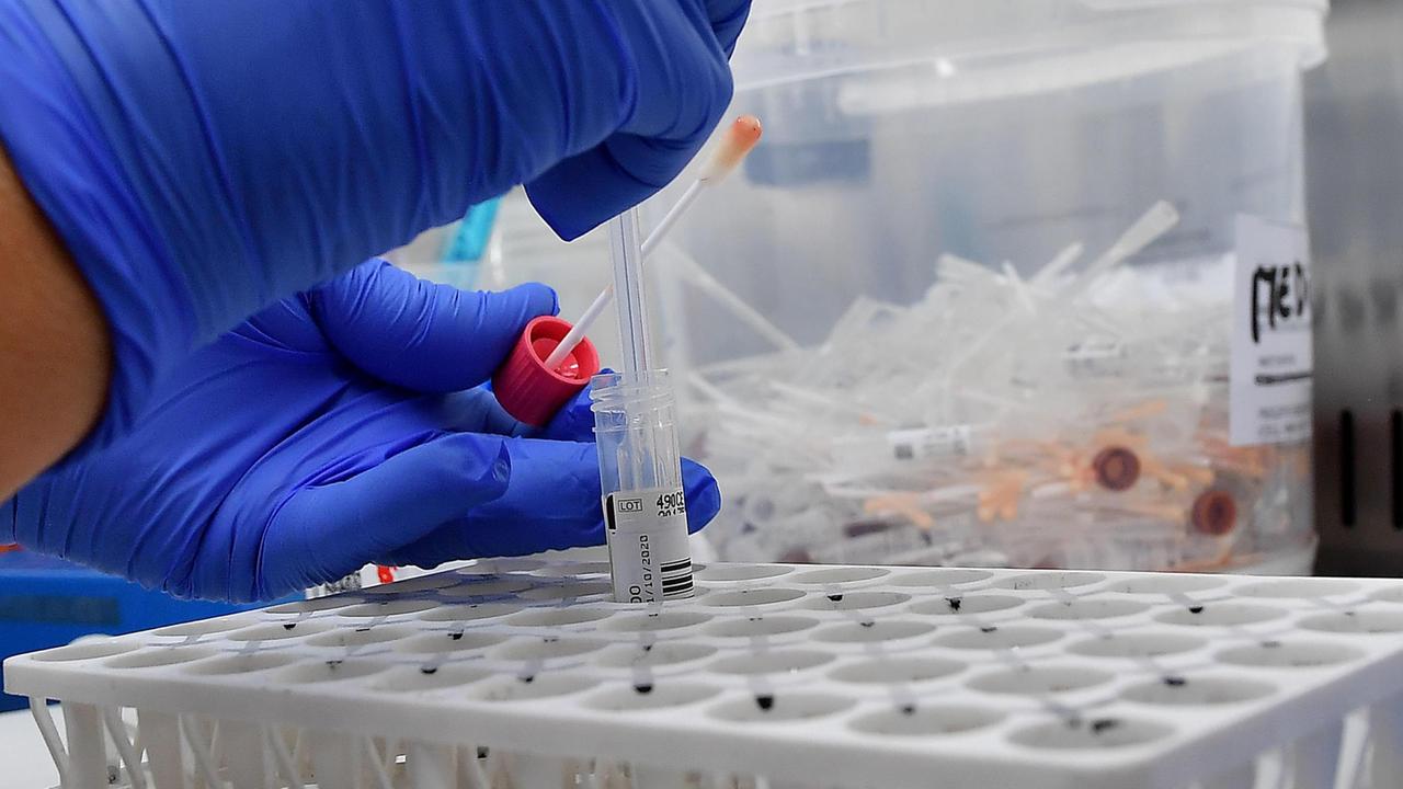 Calano contagi e ricoveri, aumentano i decessi: la settimana del virus in Toscana