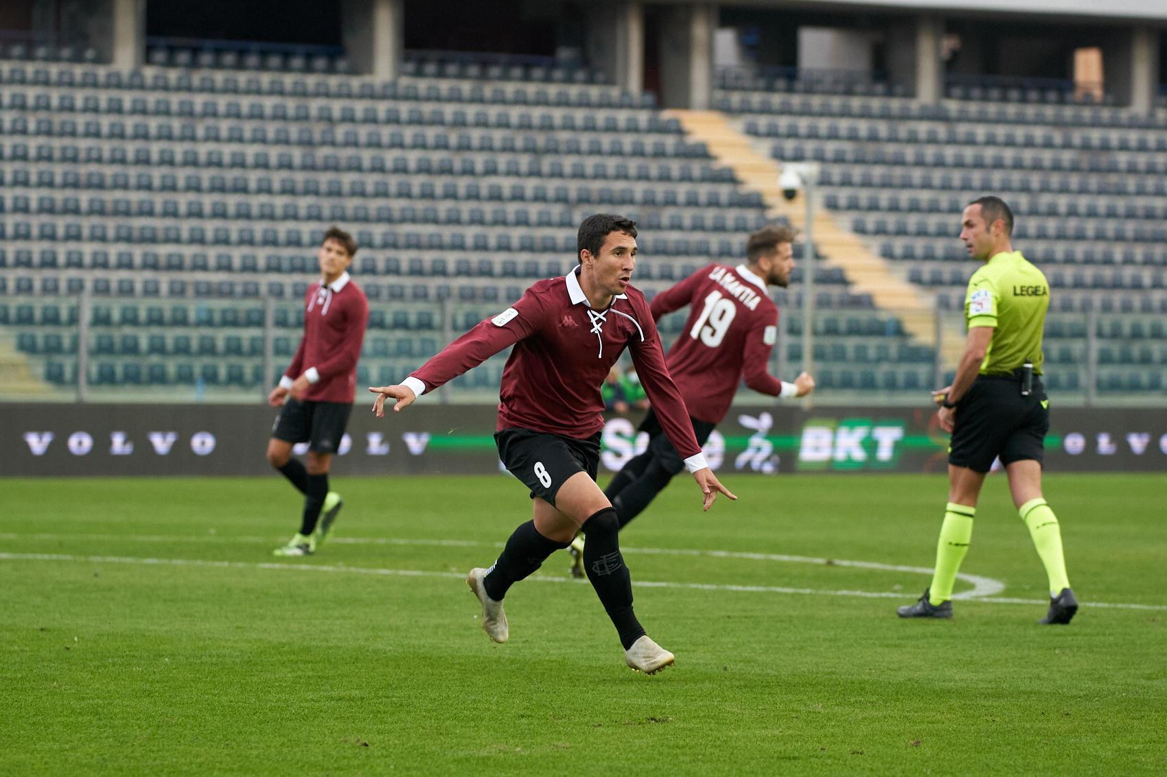 L'esultanza di Ryder Matos dopo il gol del pareggio (foto Sestini)