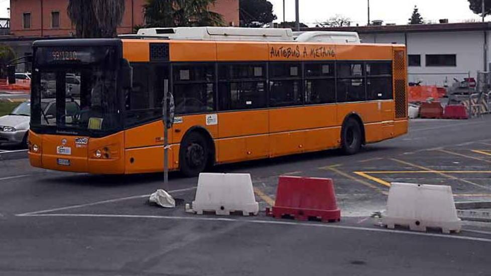 «Corsa del bus saltata per andare via dal Noa In tanti rimasti a piedi»