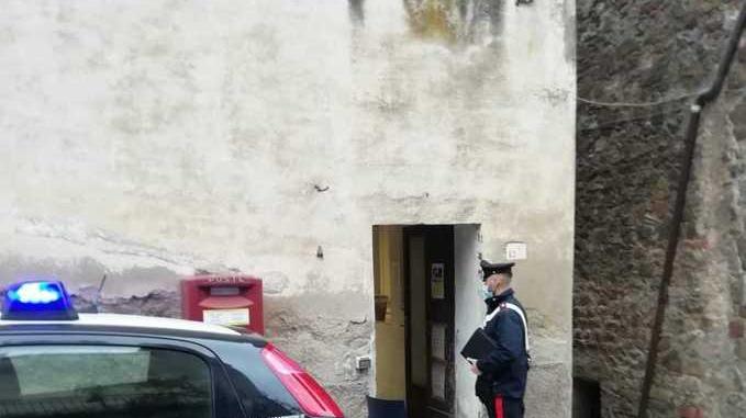 Abbandonano la cassaforte dopo il colpo