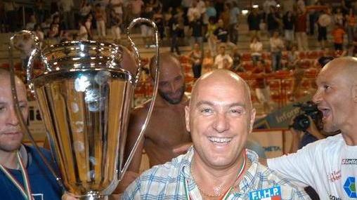 Il triplete mai riuscito a nessun’altra Da allora Follonica è “Hockey City”