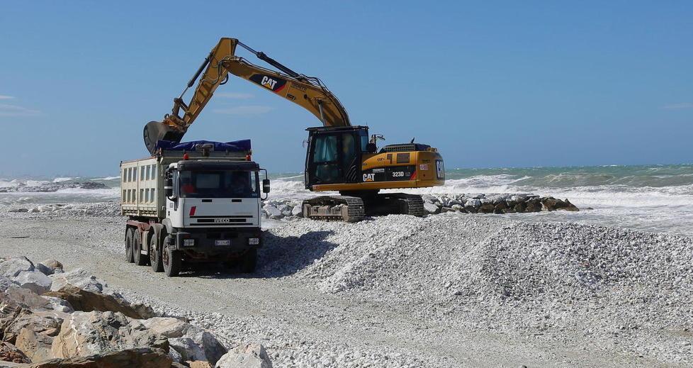 Spiagge di ghiaia lo spianamento diventa fai da te 