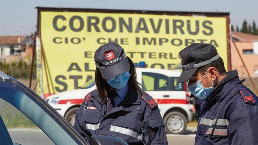 Denunciata cinquantenne positiva e in quarantena trovata fuori dalla sua casa
