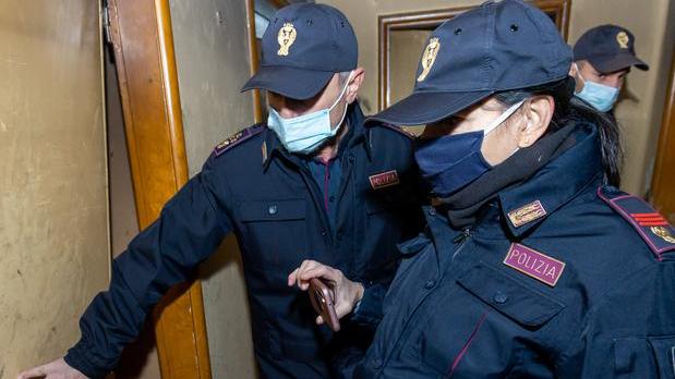 In cinque “bivaccano” nel vecchio edificio Intervento della Polizia