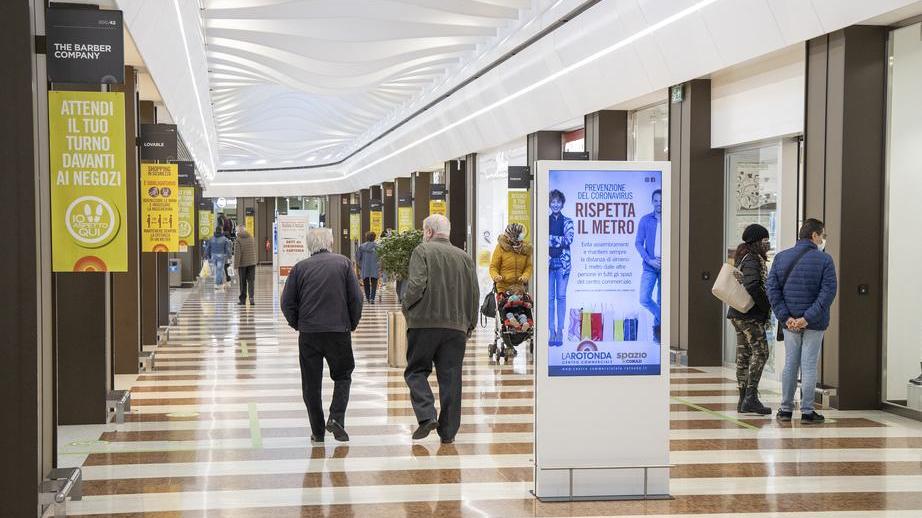 Centri commerciali ancora chiusi