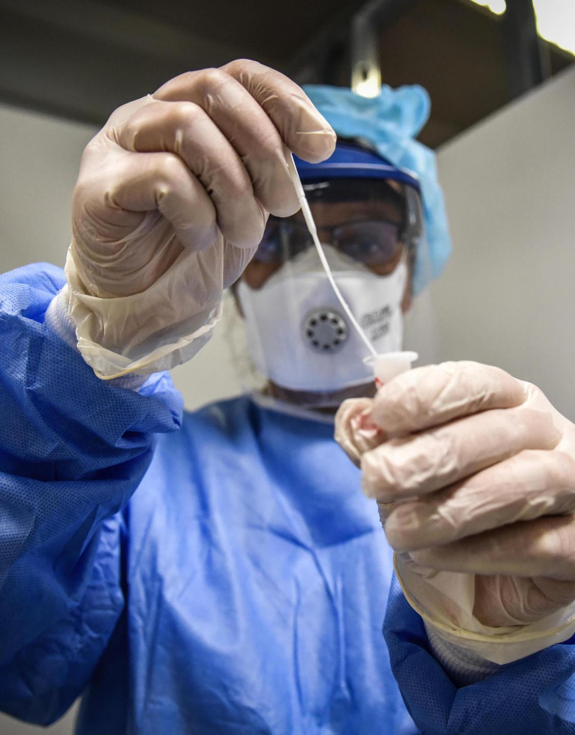 Chiusi in casa da un mese in attesa del tampone 