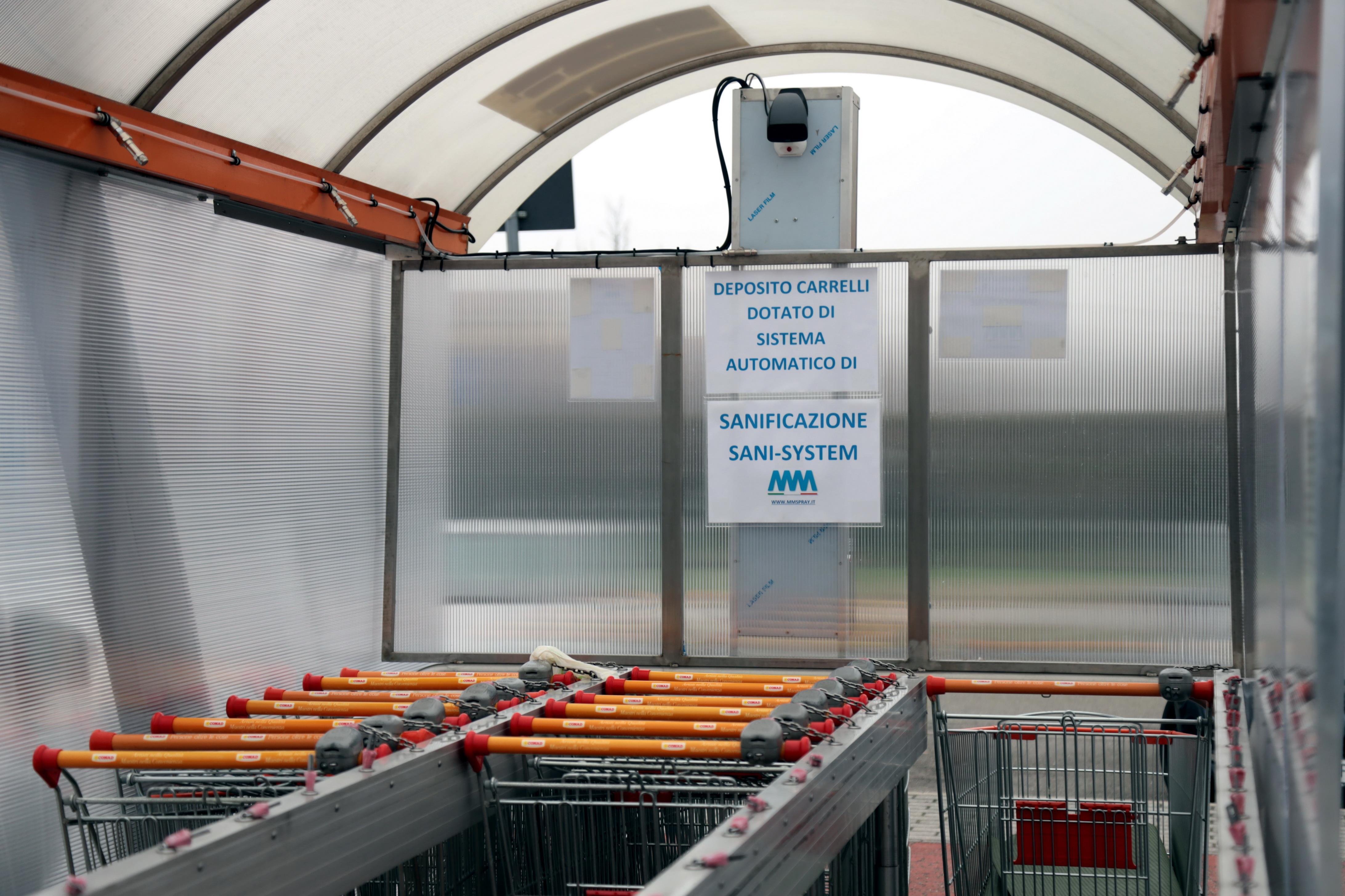 Modena «In dieci secondi il carrello della spesa è sanificato» Al Conad il nuovo sistema made in Modena 