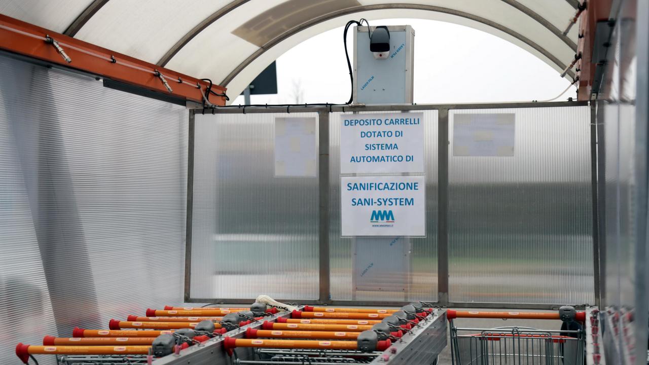 Modena «In dieci secondi il carrello della spesa è sanificato» Al Conad il nuovo sistema made in Modena