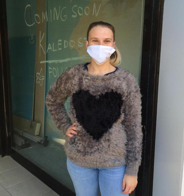 Il coraggio di Caterina, ancora in zona rossa inaugura il negozio a Rosignano: «Non vedo l’ora di iniziare» 