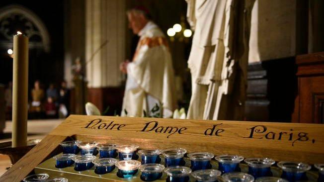 Francia dovrà rivedere limite di 30 fedeli in chiesa