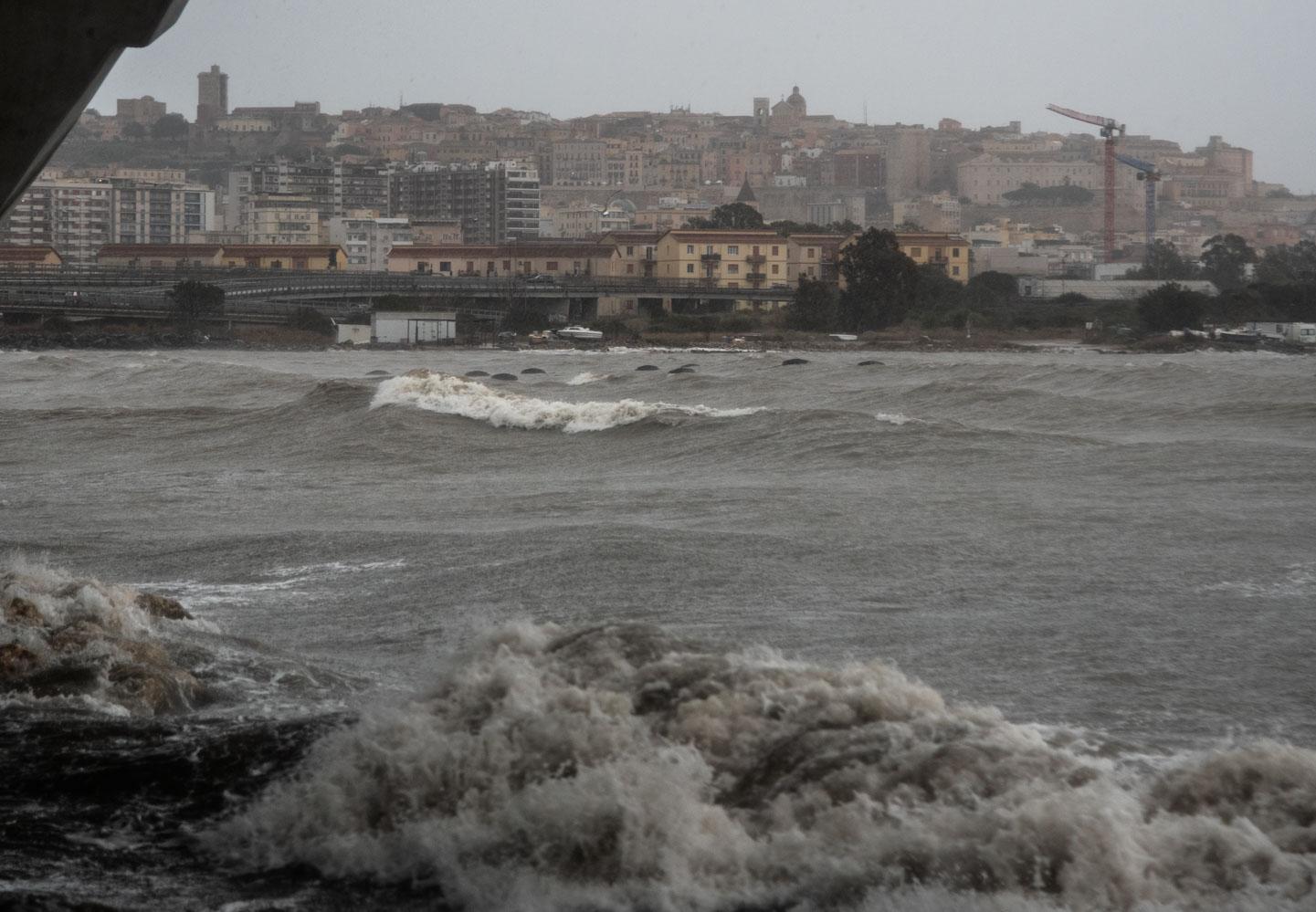 Cagliari: il sindaco chiude parchi, cimiteri e impianti sportivi per l'allerta maltempo