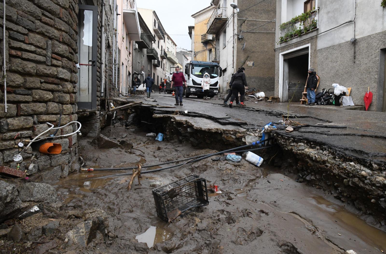 Il dolore e la disperazione nei luoghi dell'alluvione