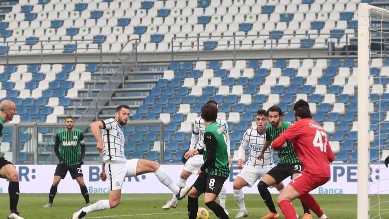 Senza Lukaku l’Inter ritrova le “bollicine” Sanchez-Lautaro, che bello l’attacco light