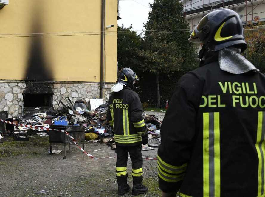 A fuoco uno scantinato pieno di fumetti Quindici persone evacuate, due in ospedale 