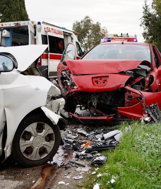 Maxi frontale: 4 feriti in ospedale