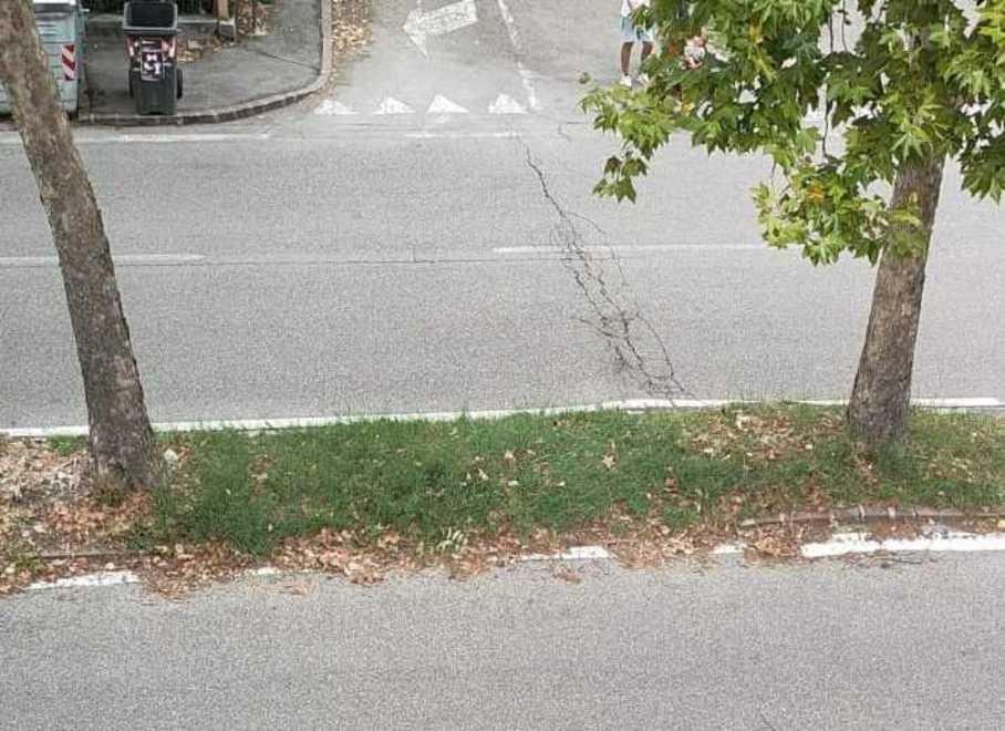 Crepe sulla strada e auto troppo veloci
