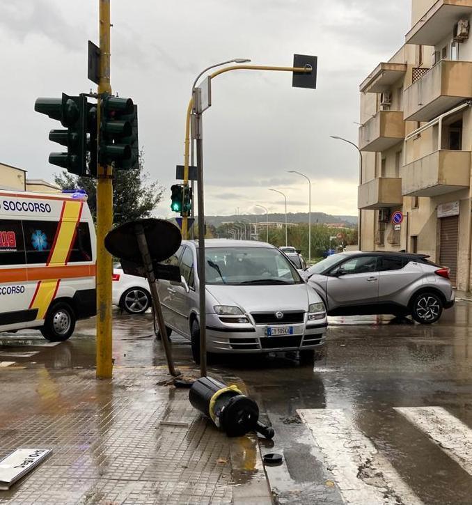 Mancata precedenza tra auto ferito l’ex sindaco Mario Bruno 