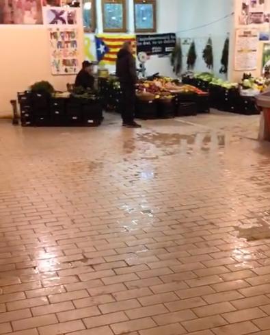 Mercato civico sott’acqua, box costretti alla chiusura 