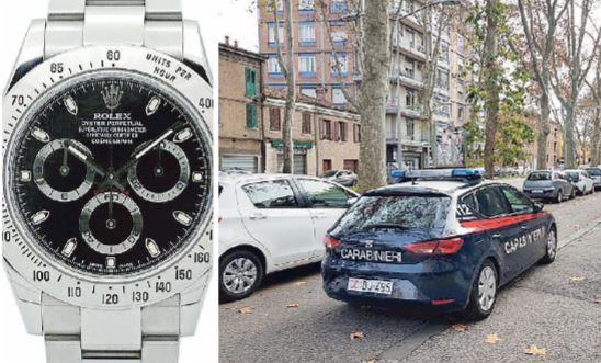 Il modello di Rolex oggetto di furto e un'auto dei carabinieri