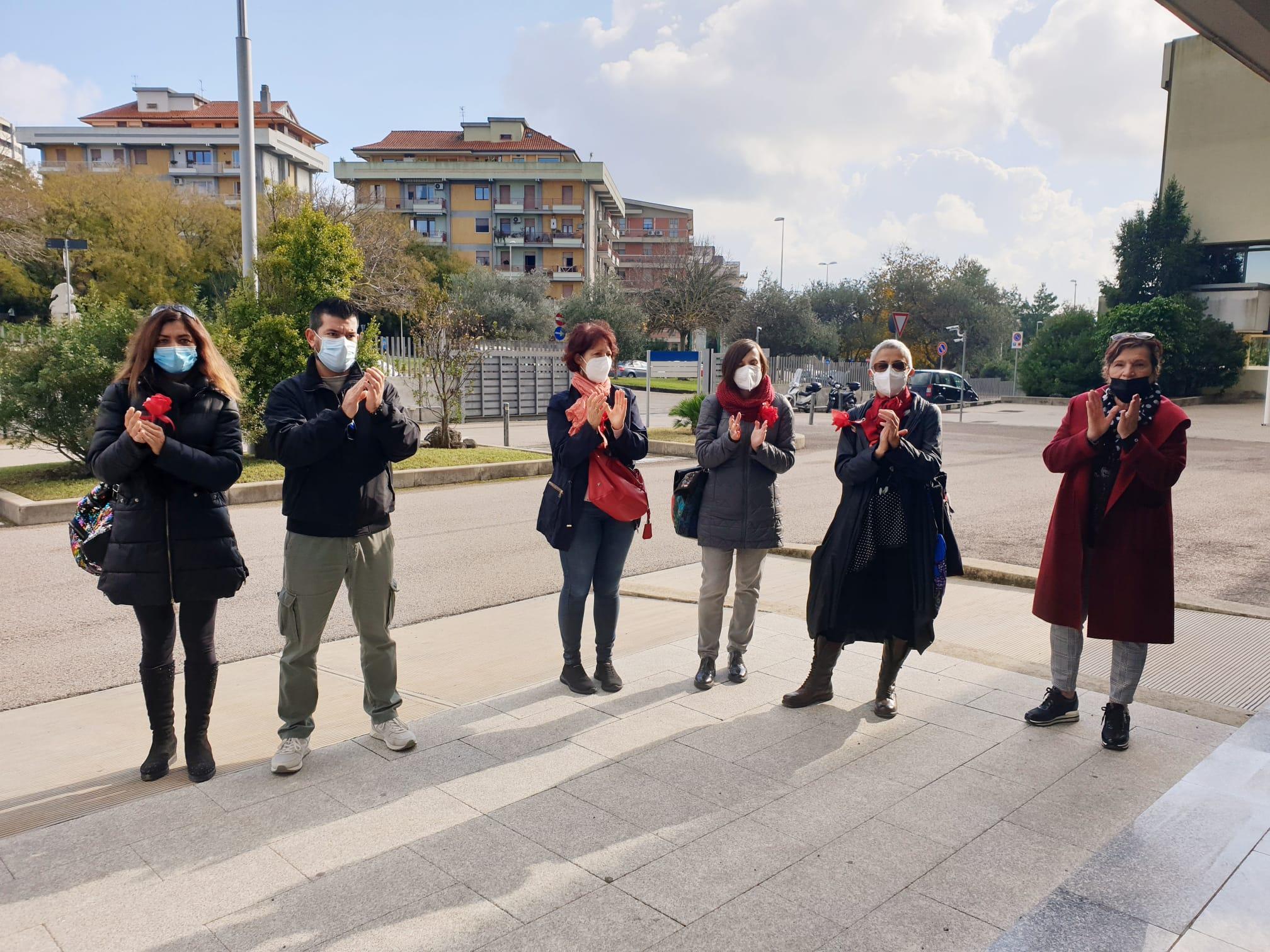 Applausi per la sentenza in Corte d'assise d'appello a Sassari (foto Ivan Nuvoli)
