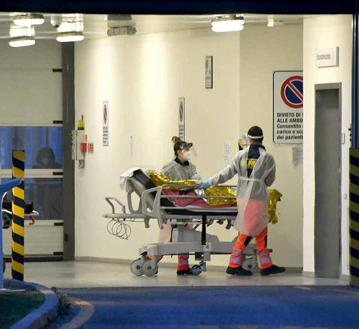 Contagi leggermente in calo, sono 60 Ma si continua a morire: decedute 2 donne 