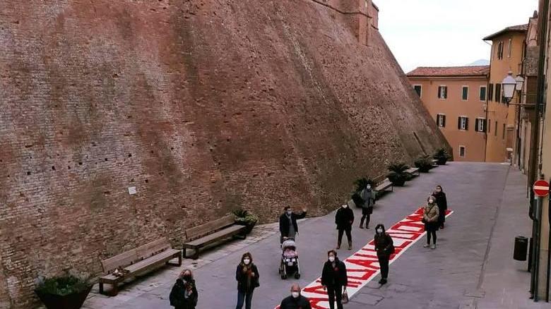 Scritta di 21 metri contro i femminicidi