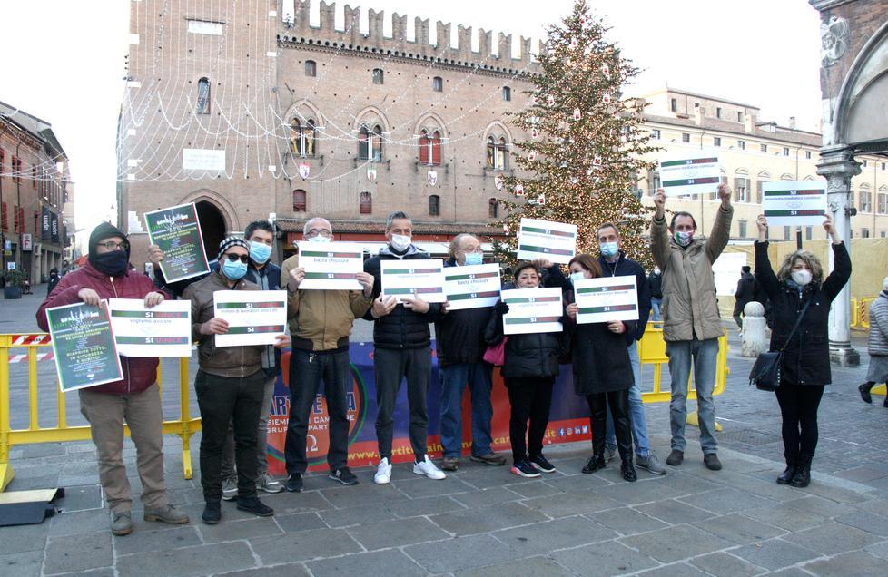 «Vogliamo lavorare» Le partite Iva ferraresi protestano in piazza