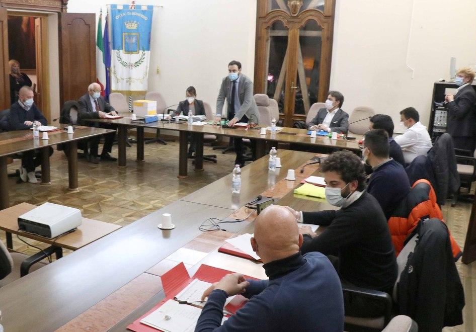 Ingorgo consigliare Oggi 11 assemblee tra conti e... nutrie 