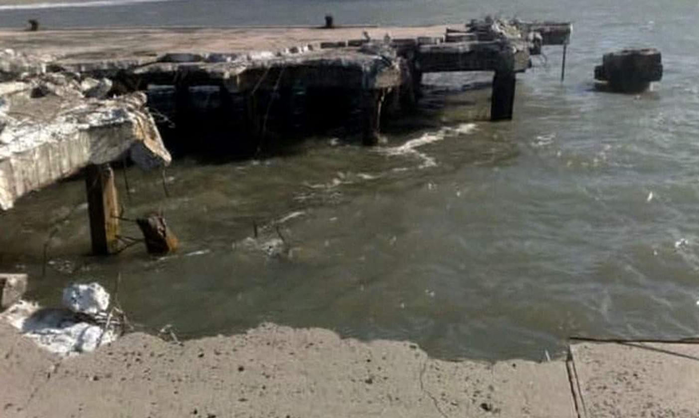 Il pontile continua a sbriciolarsi