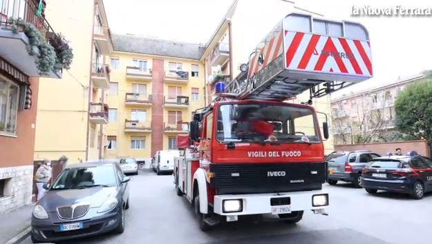 Ferrara, cucina a fuoco: anziani salvati dai vicini