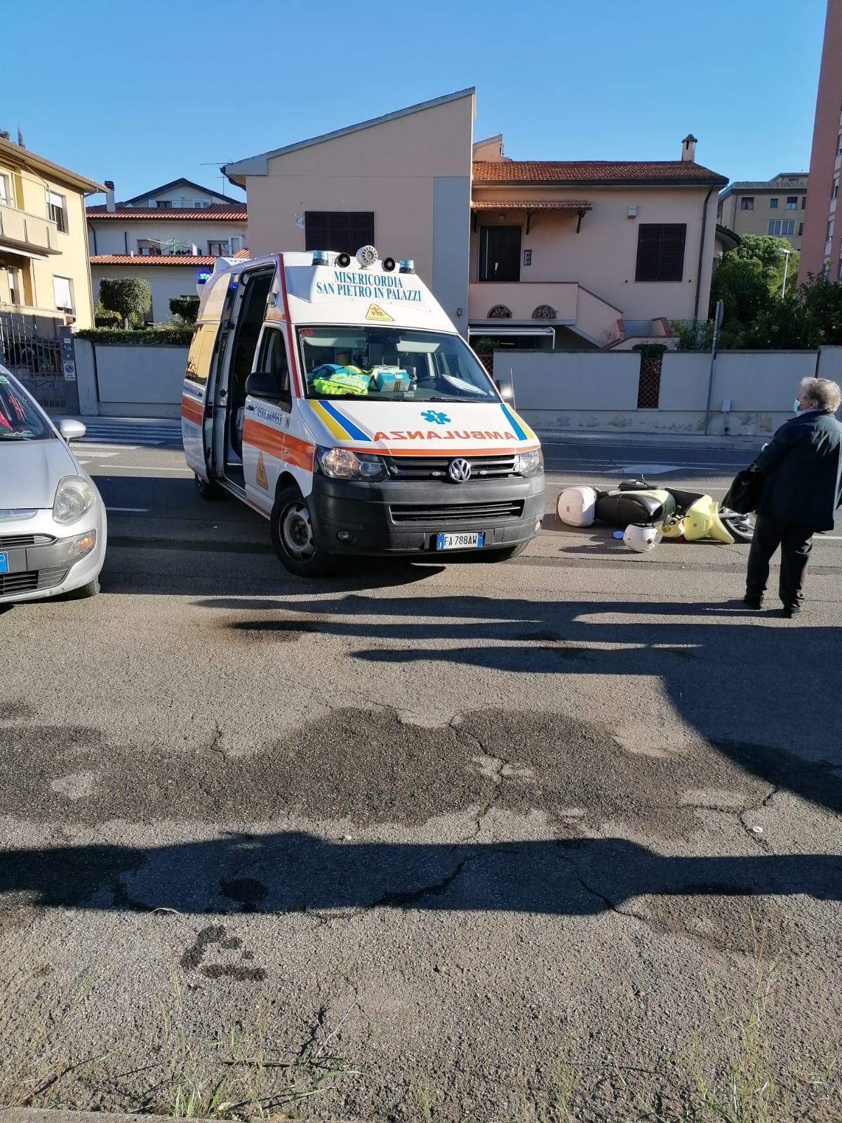 Cecina: 87enne in scooter investe un 91enne sulle strisce pedonali 
