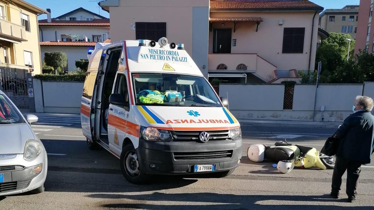 Cecina: 87enne in scooter investe un 91enne sulle strisce pedonali