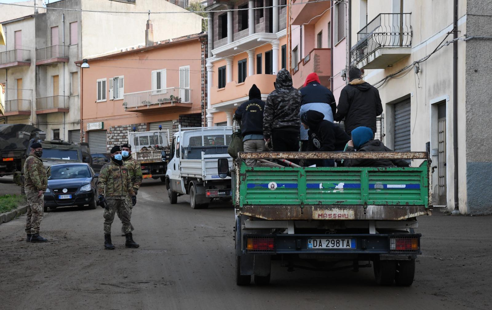 I soccorritori a Bitti (foto Massimo Locci)