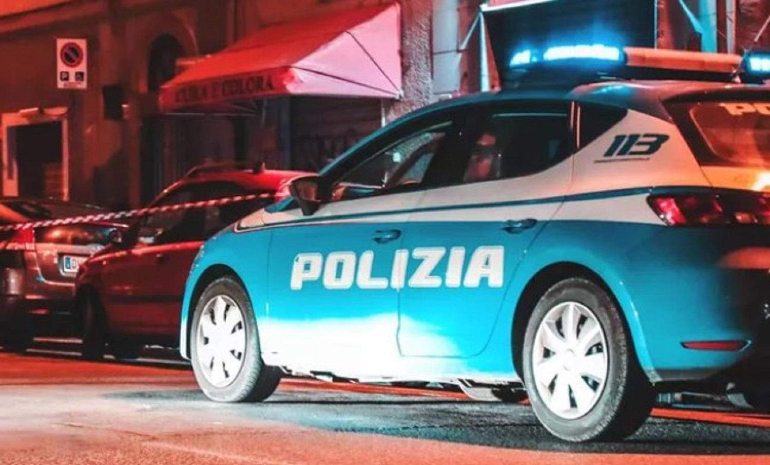 Una volante della polizia (foto d'archivio)