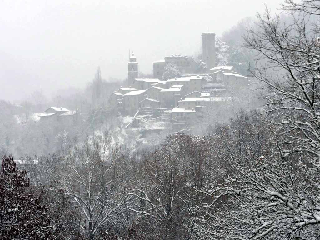 Arriva la neve anche in collina in Lunigiana  allerta gialla 