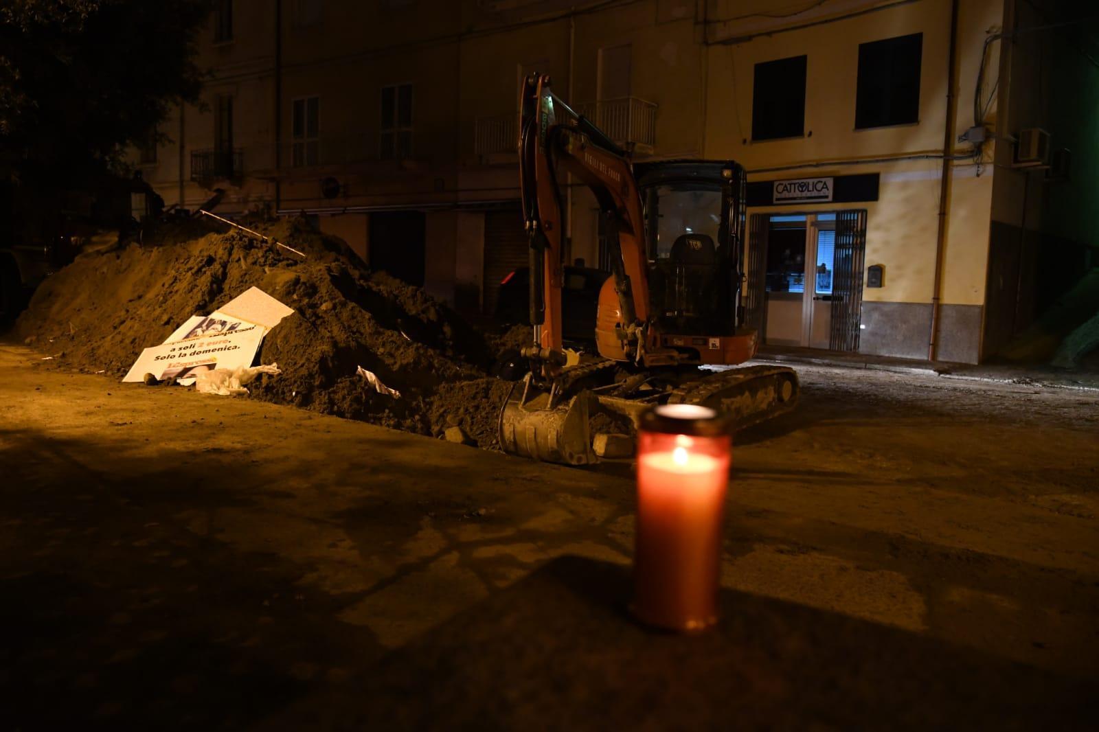 Lumini a Bitti per ricordare le vittime dell'alluvione (foto Massimo Locci)