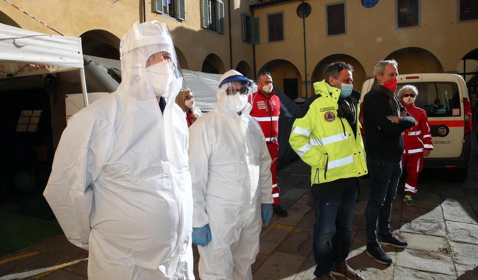 Primi venti tamponi fatti dai medici di famiglia nella tensostruttura allestita dalla Croce Rossa 
