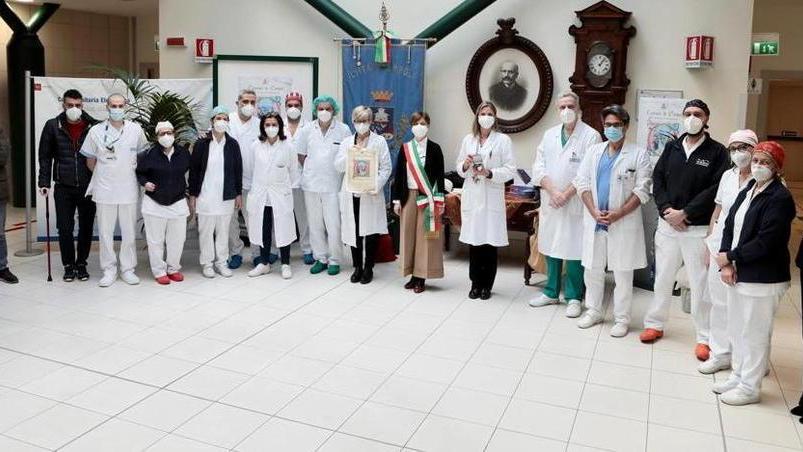 Il Sant’Andrea all’ospedale «Il nostro grazie a chi lotta»