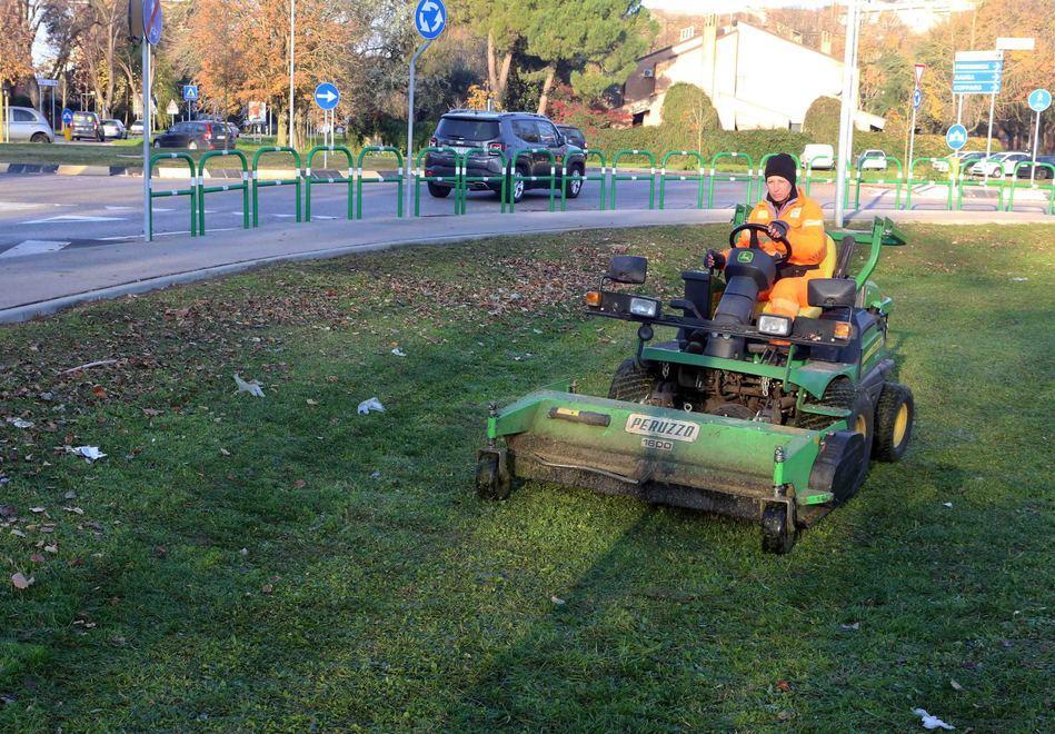 Continuano gli sfalci di erba 